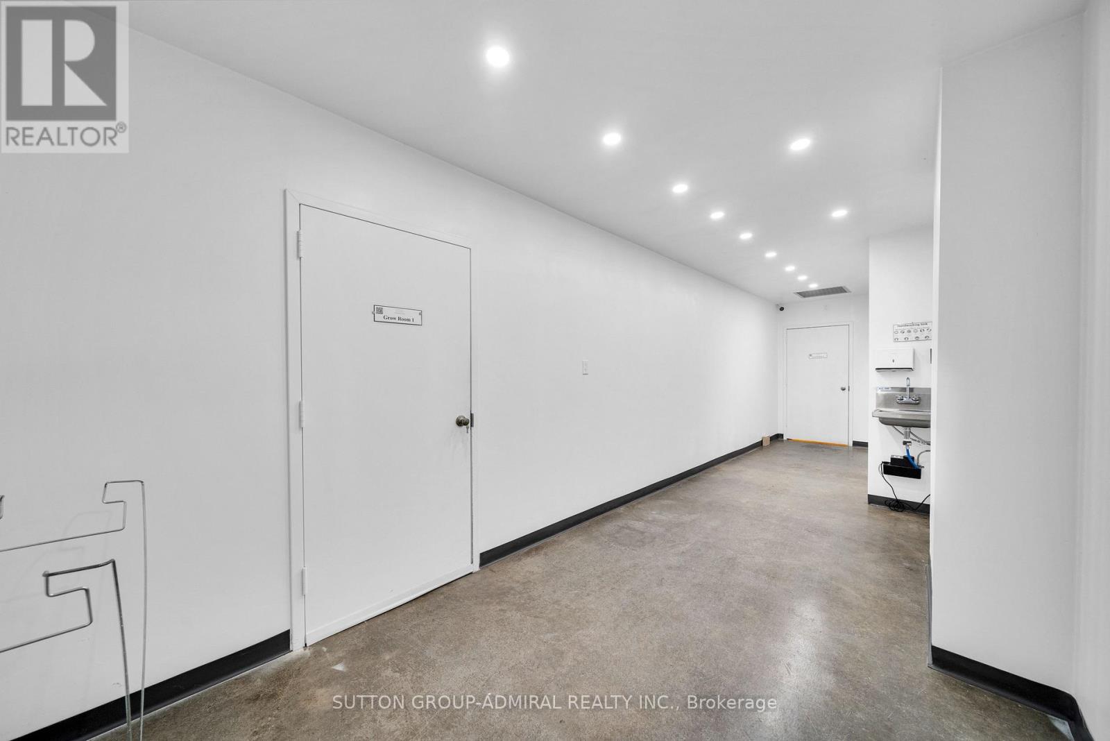 3 - 70 Vanley Crescent Property Photo 20
