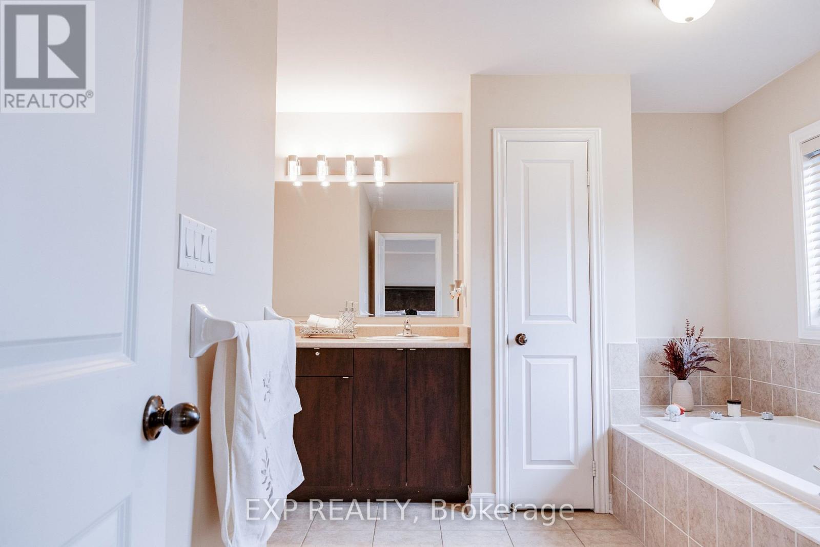 50 Kempsford Crescent Property Photo 13