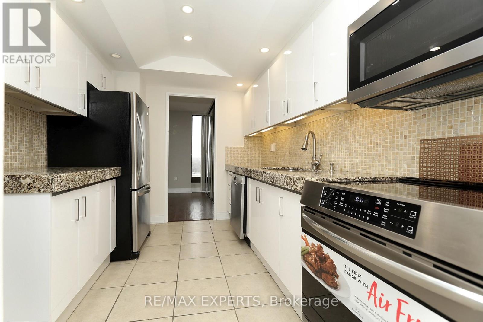 1609 - 2045 Lake Shore Boulevard Property Photo 4
