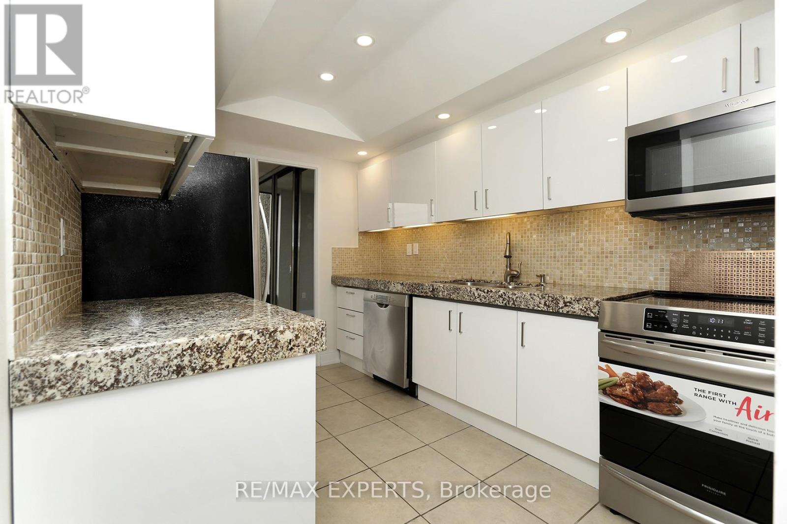 1609 - 2045 Lake Shore Boulevard Property Photo 5