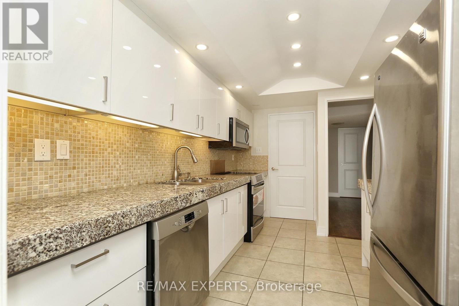 1609 - 2045 Lake Shore Boulevard Property Photo 6