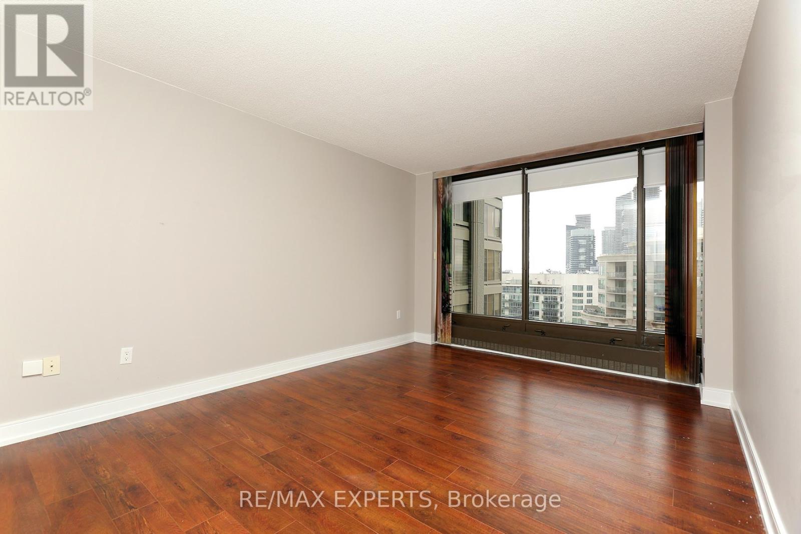 1609 - 2045 Lake Shore Boulevard Property Photo 7