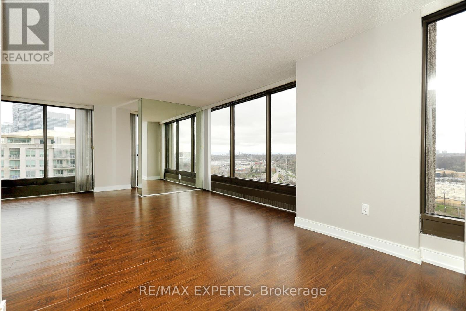 1609 - 2045 Lake Shore Boulevard Property Photo 9