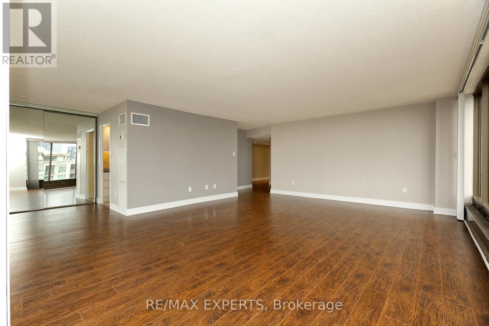 1609 - 2045 Lake Shore Boulevard Property Photo 10