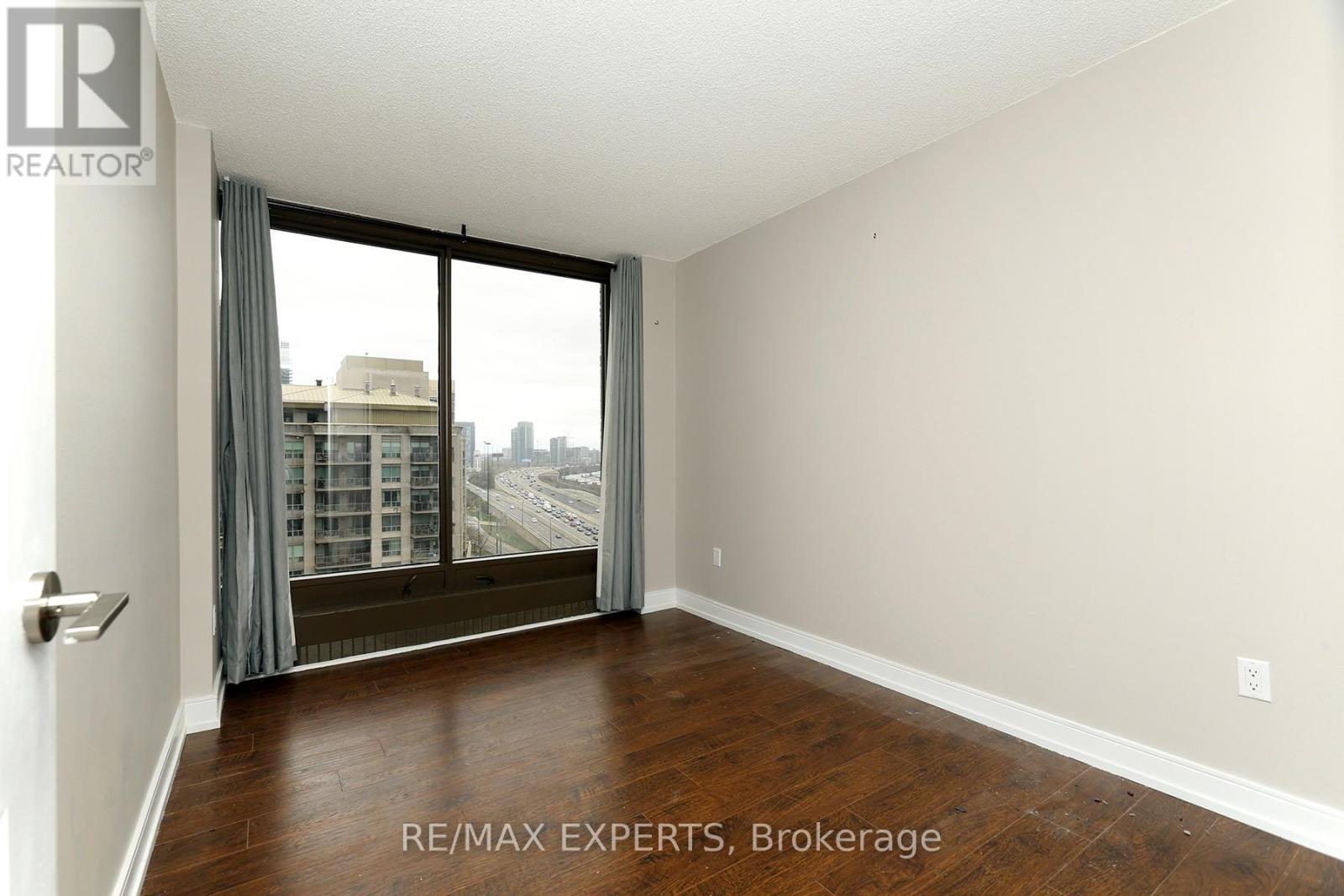 1609 - 2045 Lake Shore Boulevard Property Photo 12