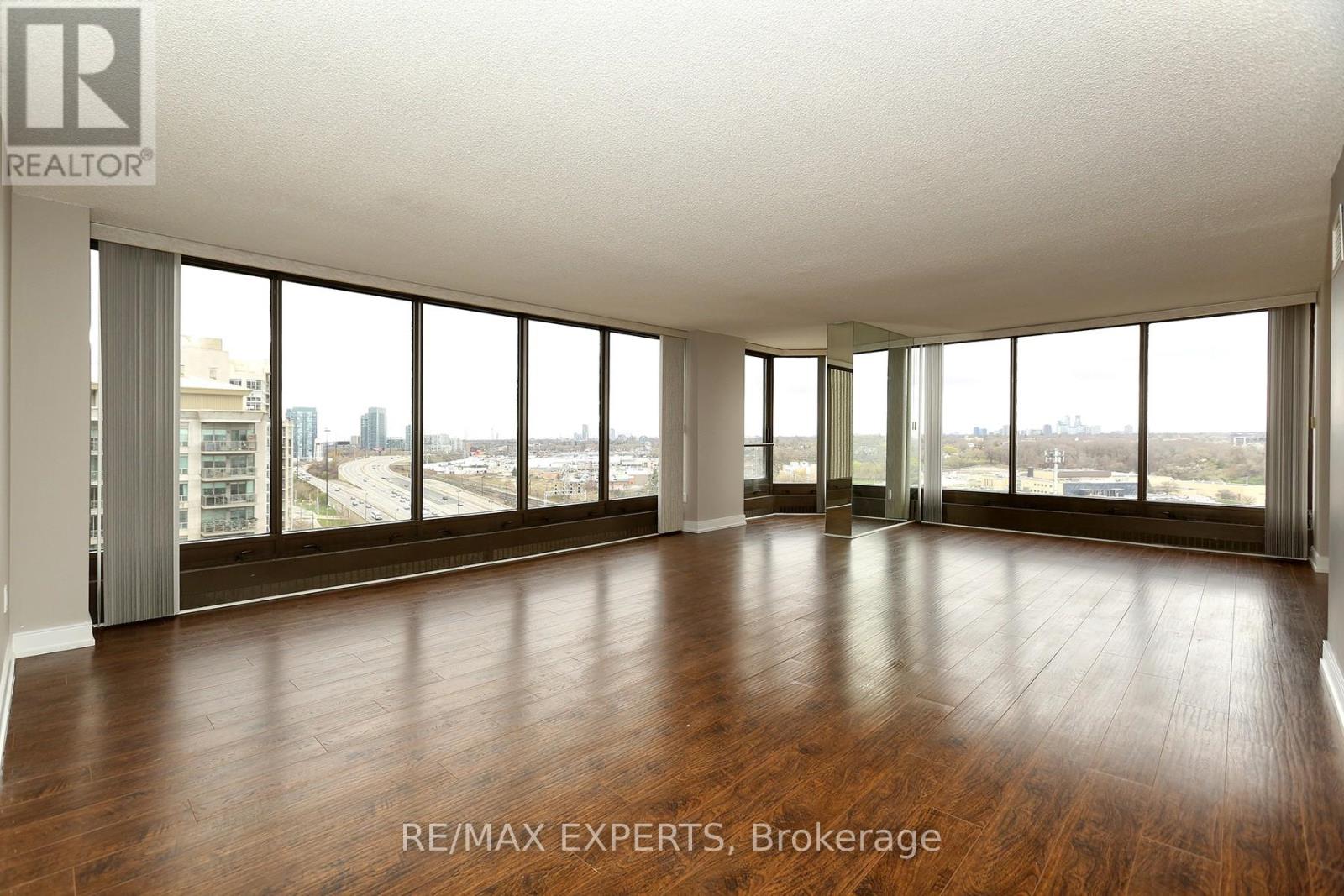 1609 - 2045 Lake Shore Boulevard Property Photo 15