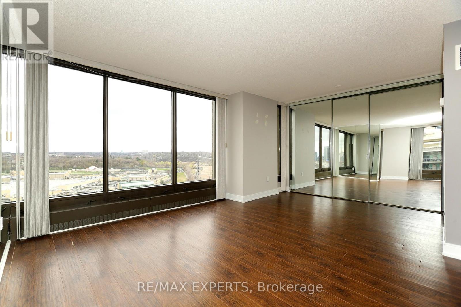 1609 - 2045 Lake Shore Boulevard Property Photo 16