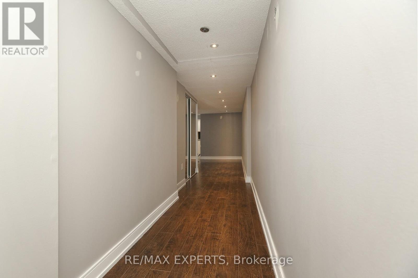 1609 - 2045 Lake Shore Boulevard Property Photo 18