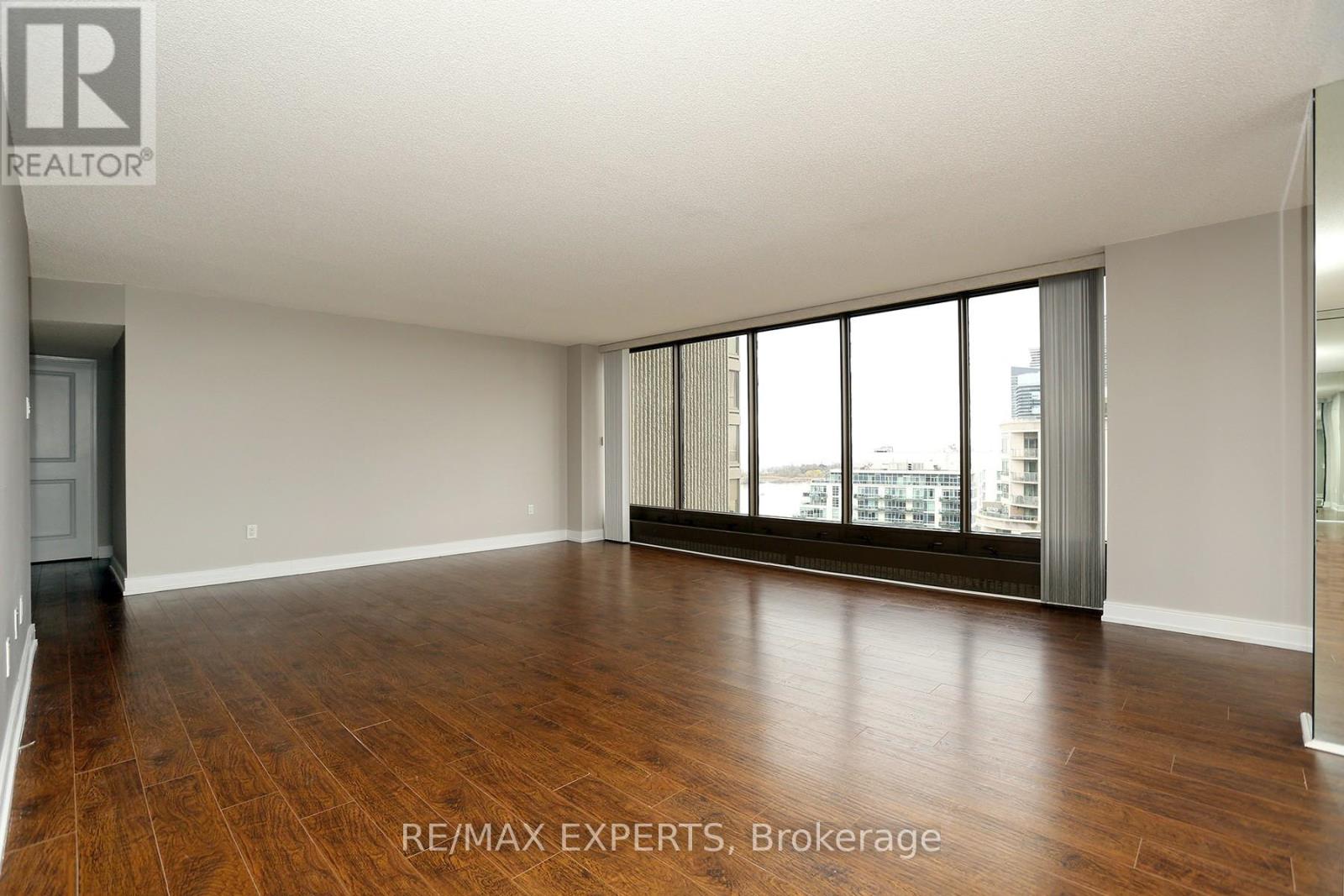 1609 - 2045 Lake Shore Boulevard Property Photo 19