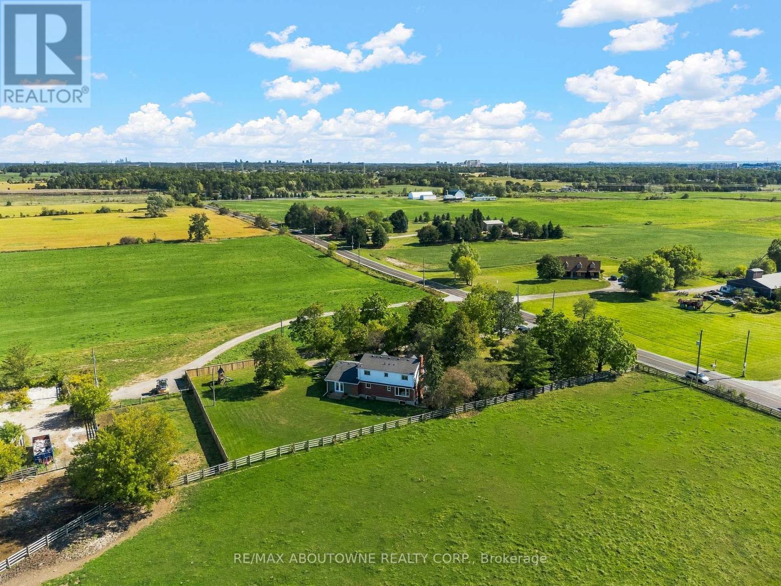 5367 2 Side Road Property Photo 3