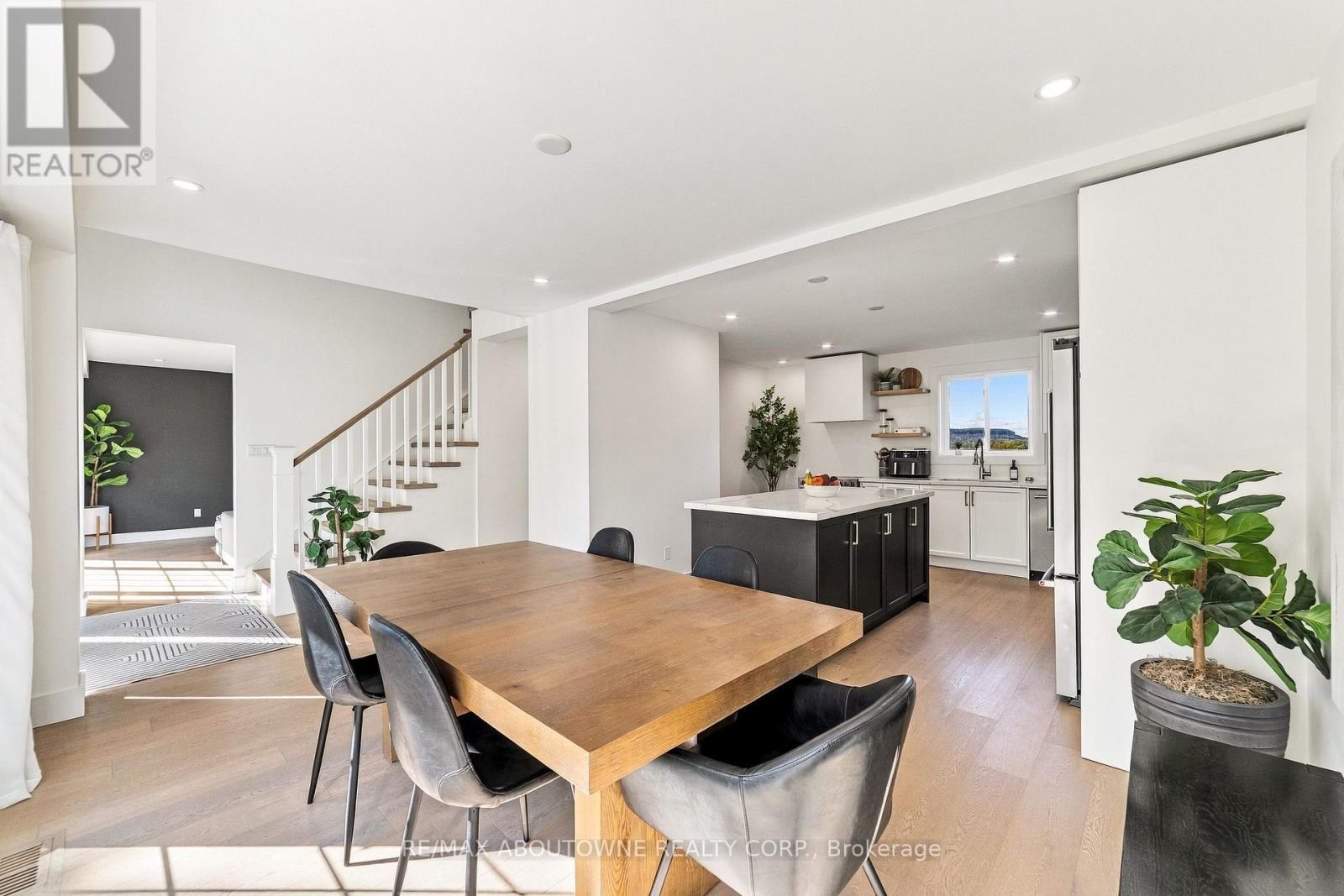 5367 2 Side Road Property Photo 8