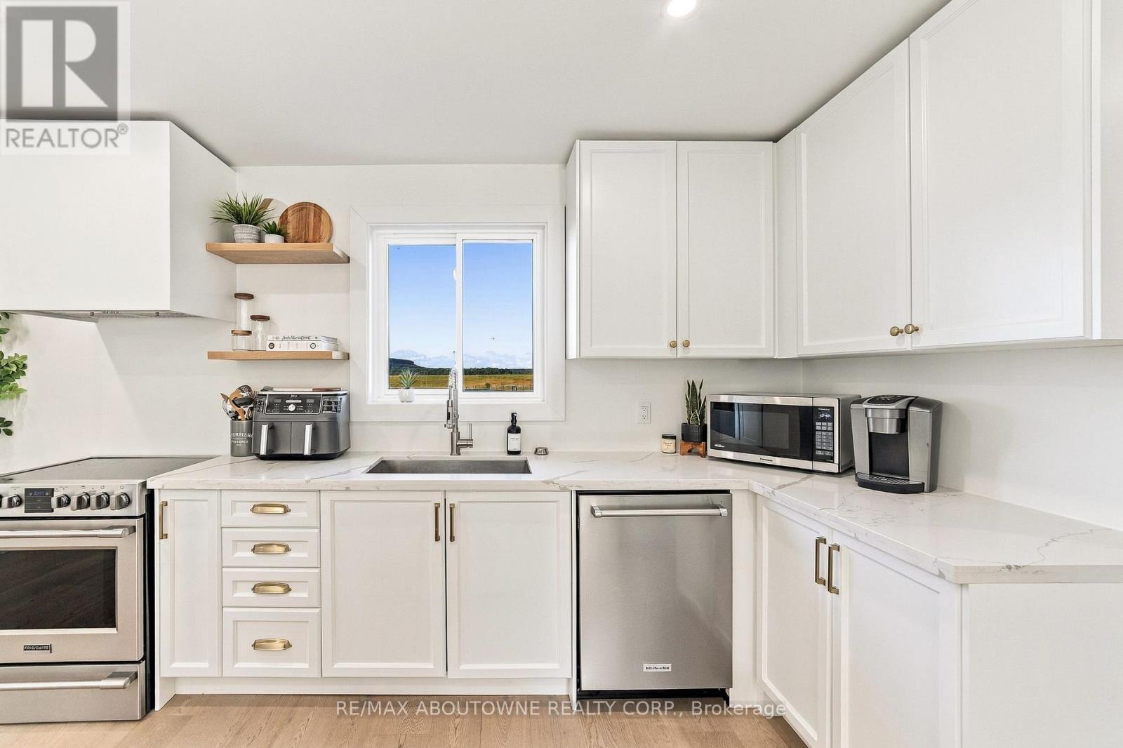5367 2 Side Road Property Photo 10