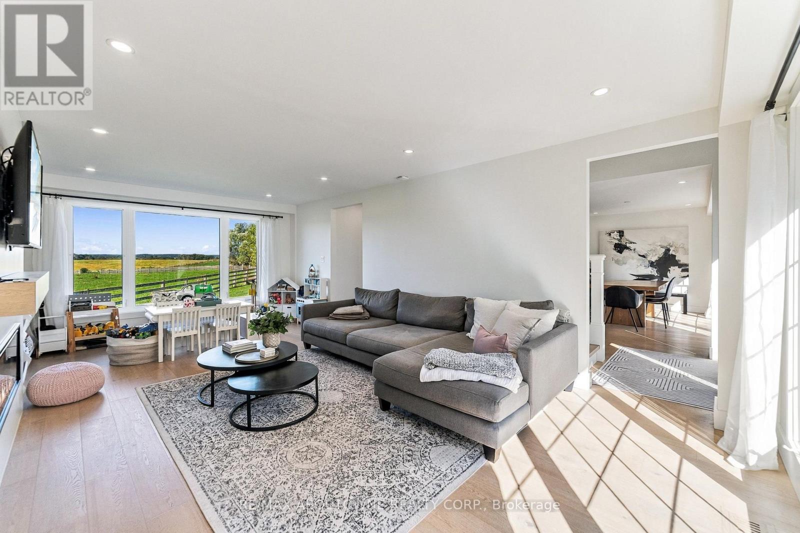 5367 2 Side Road Property Photo 12