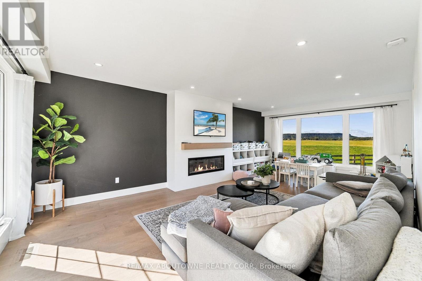 5367 2 Side Road Property Photo 14
