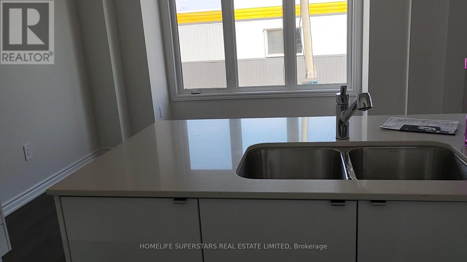 1499 Kitchen Court N Property Photo 4