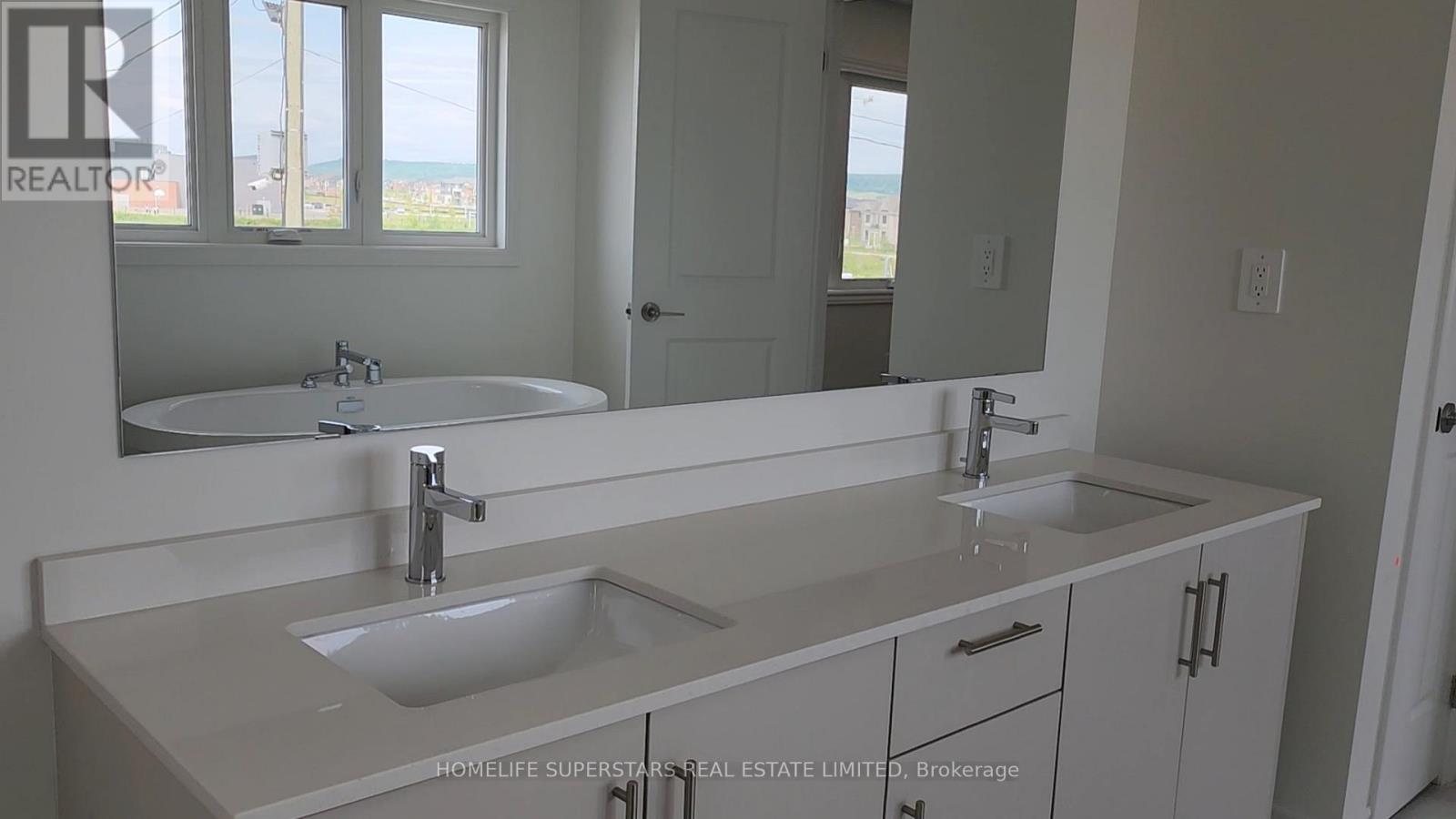 1499 Kitchen Court N Property Photo 7