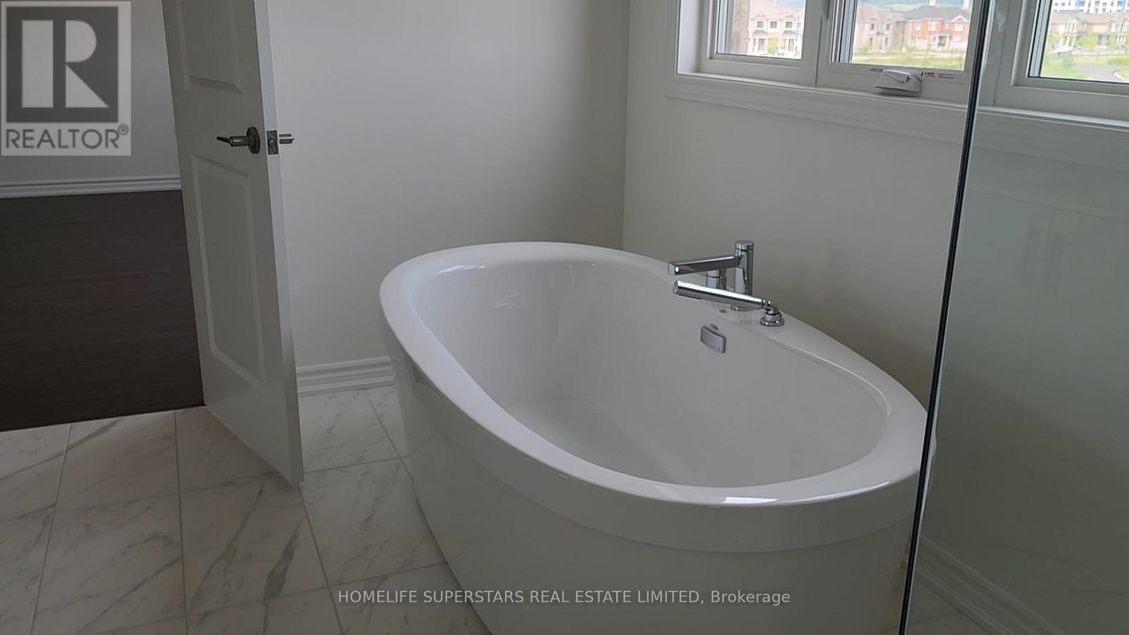 1499 Kitchen Court N Property Photo 8