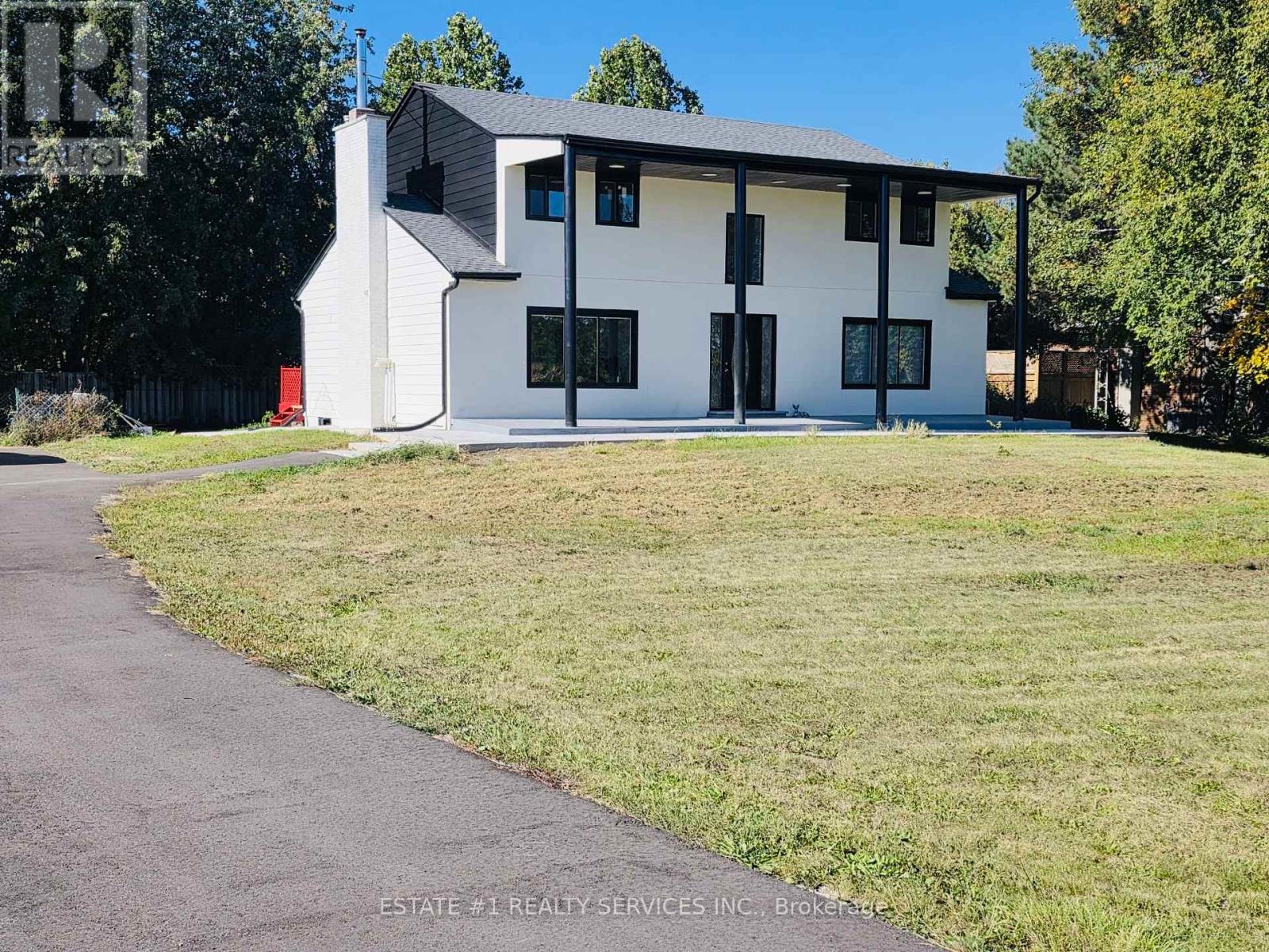 9843 Highway 7 Property Photo 1