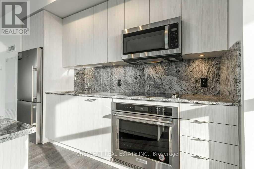 3829 - 5 Mabelle Avenue Property Photo 4