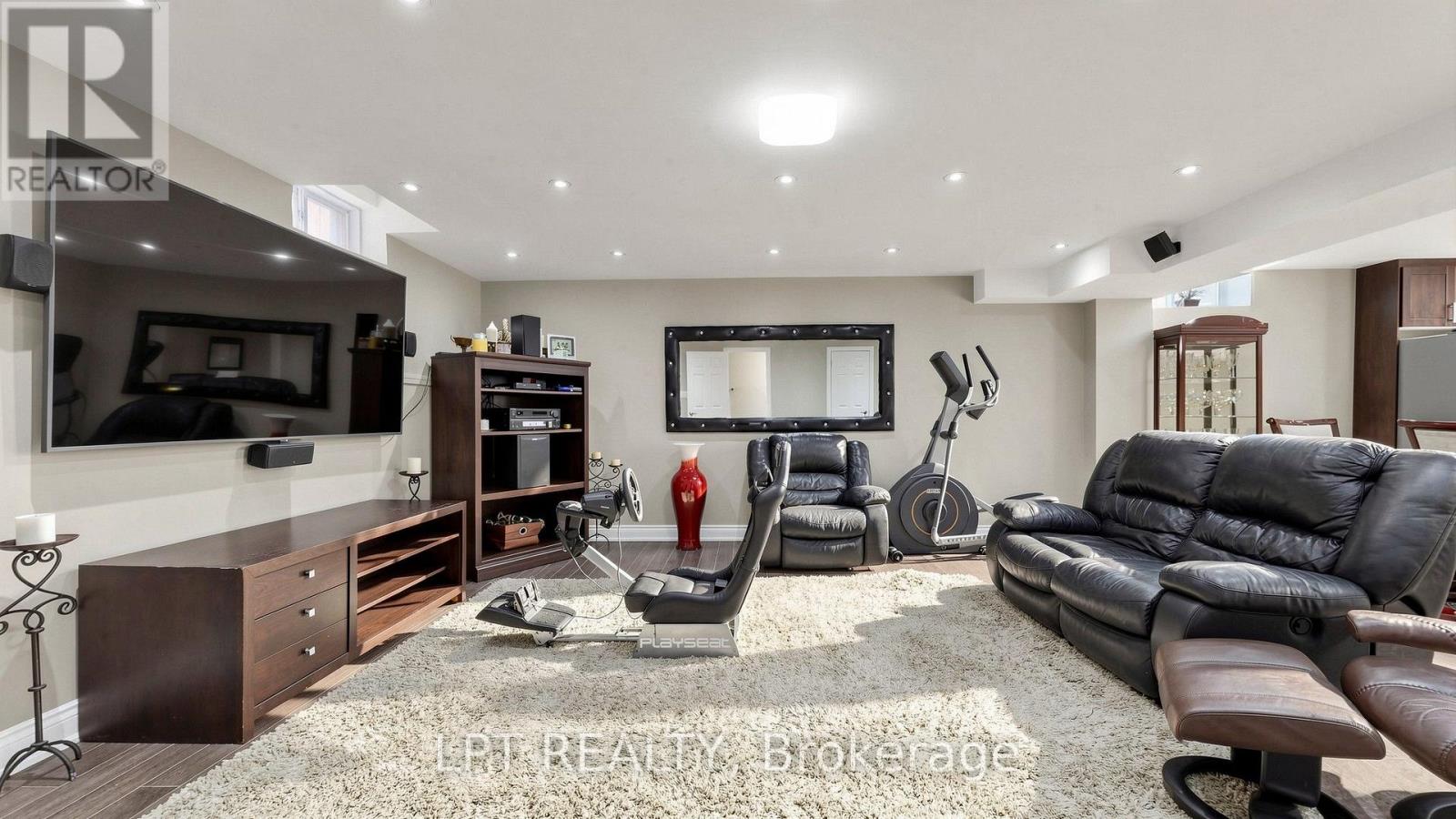 4 Plentywood Drive Property Photo 28