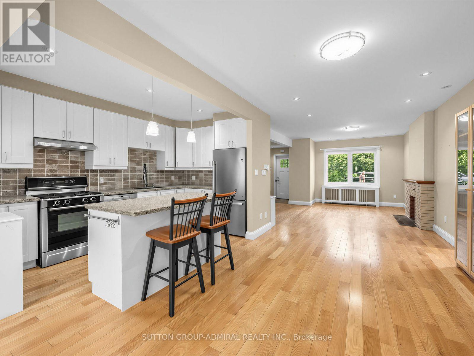 246 Ellis--main Avenue Property Photo 2