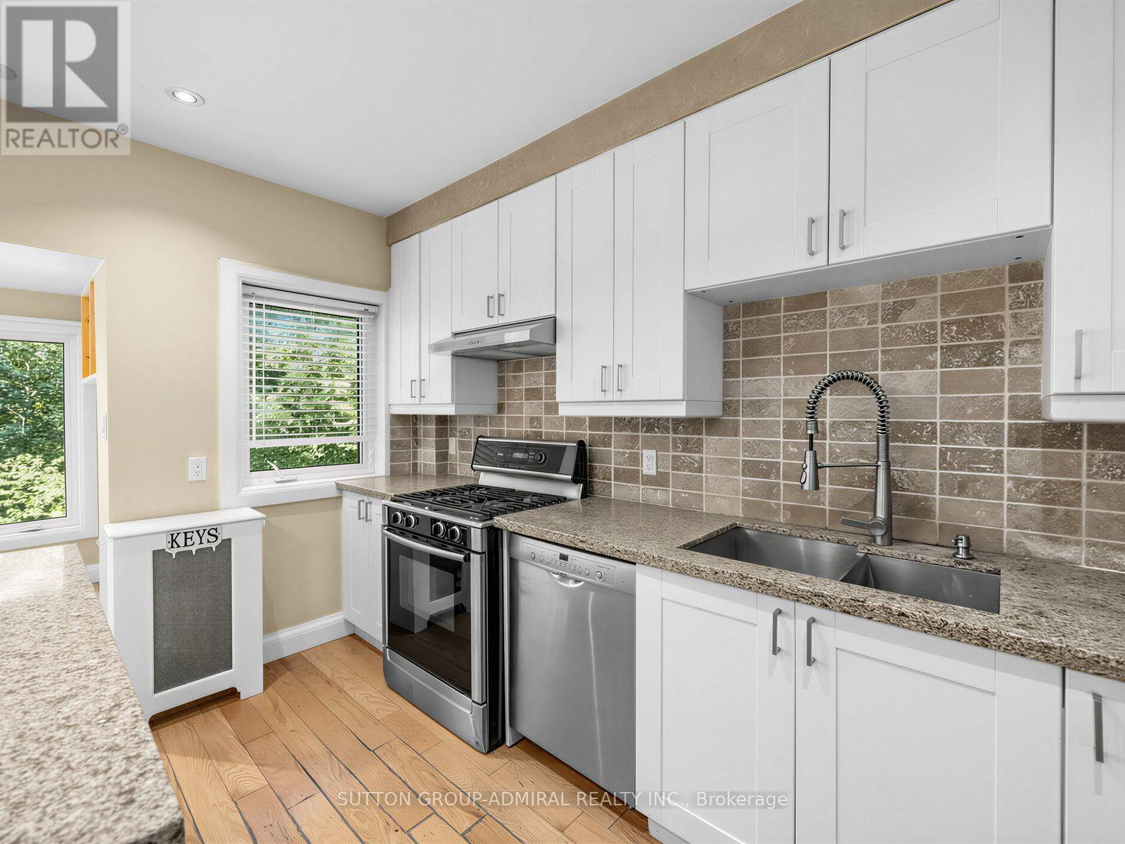 246 Ellis--main Avenue Property Photo 5