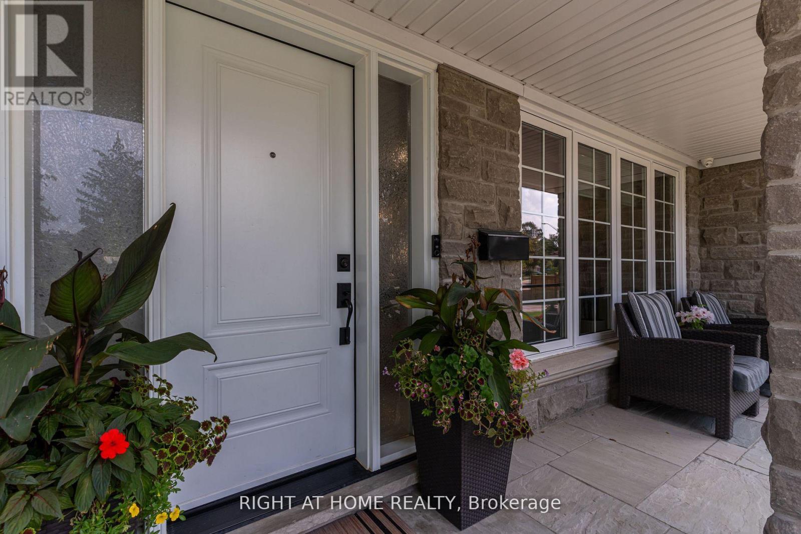 260 Louis Drive Property Photo 4
