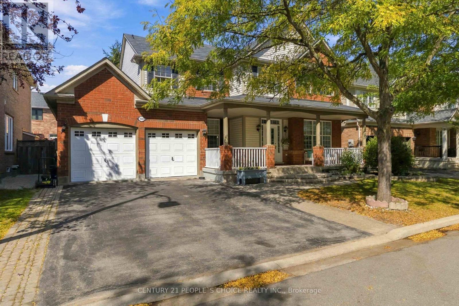 1580 EARL CRESCENT Property Photo 1