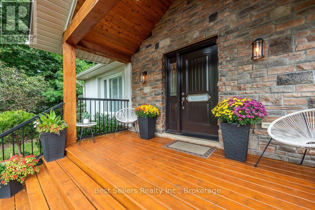 7407 Milburough Line E Property Photo 2