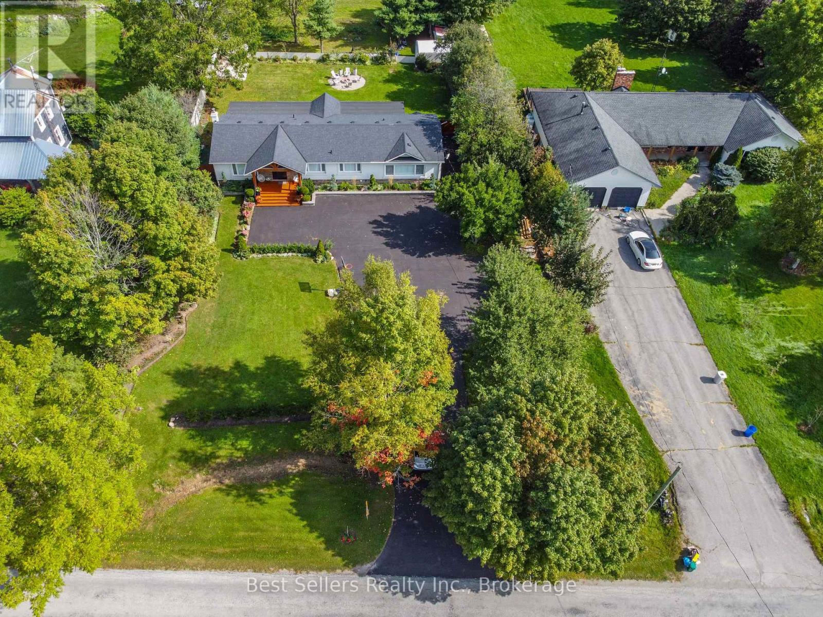 7407 Milburough Line E Property Photo 4