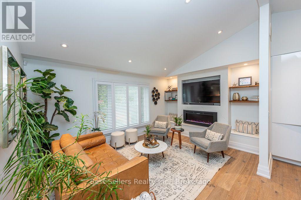 7407 Milburough Line E Property Photo 7
