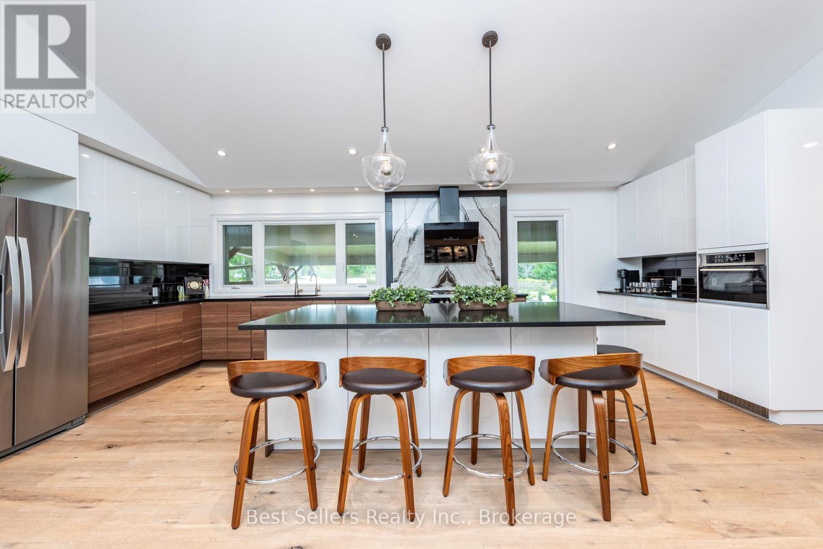 7407 Milburough Line E Property Photo 15