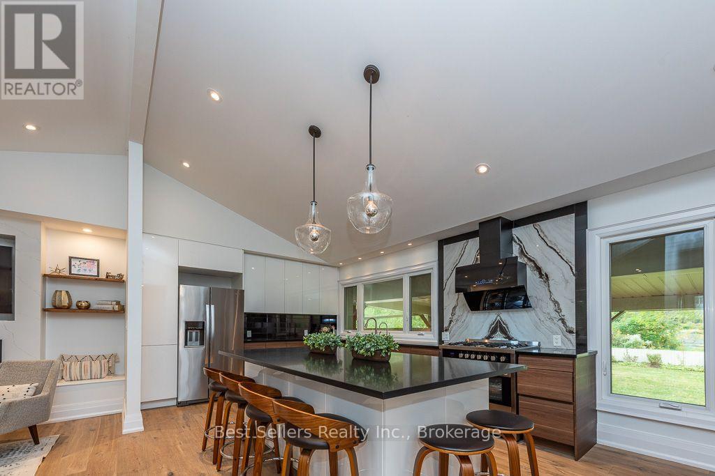 7407 Milburough Line E Property Photo 16