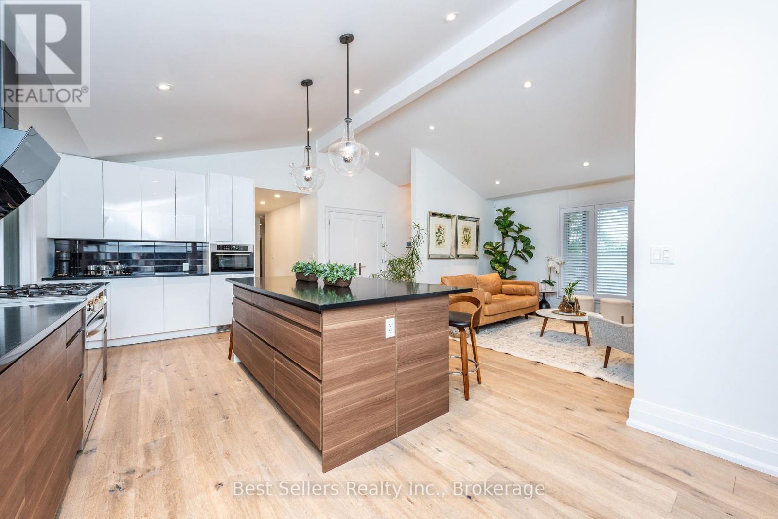 7407 Milburough Line E Property Photo 17
