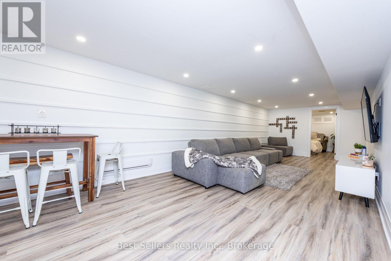 7407 Milburough Line E Property Photo 35