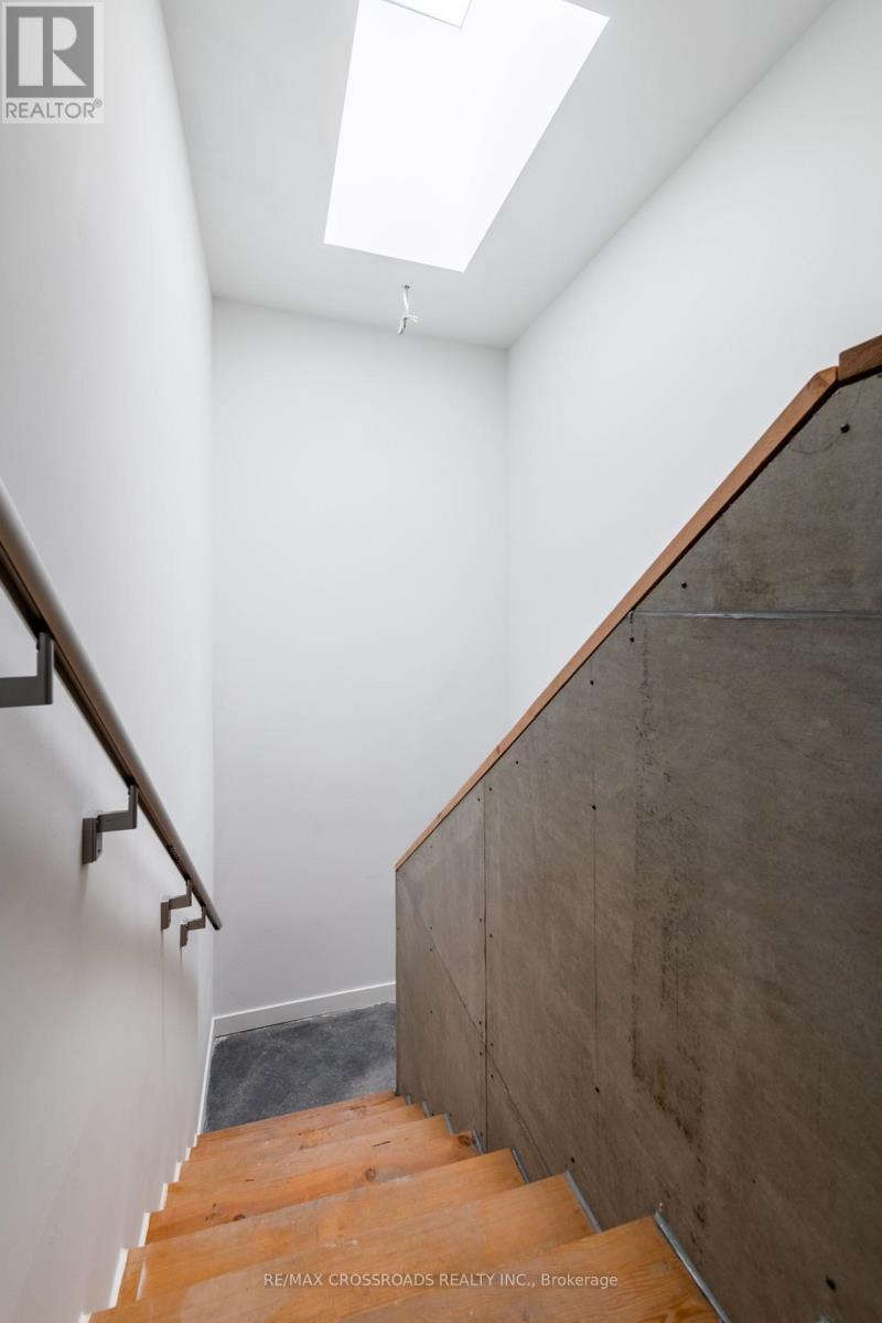 3a - 3333 Dundas Street W Property Photo 8