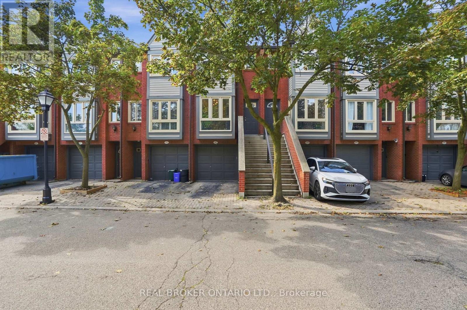 407 - 895 Maple Avenue Property Photo 1