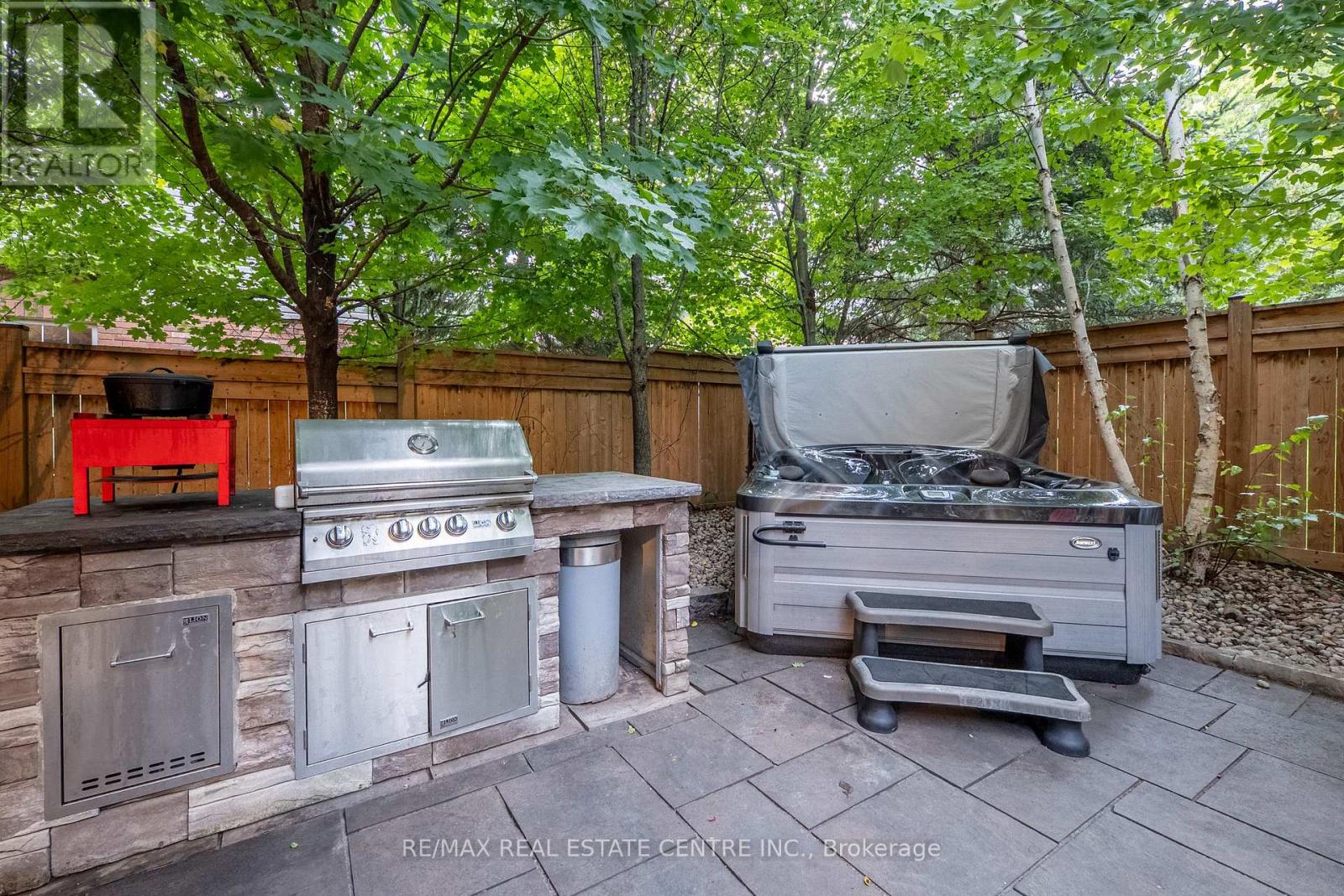283 Plains Road W Property Photo 45