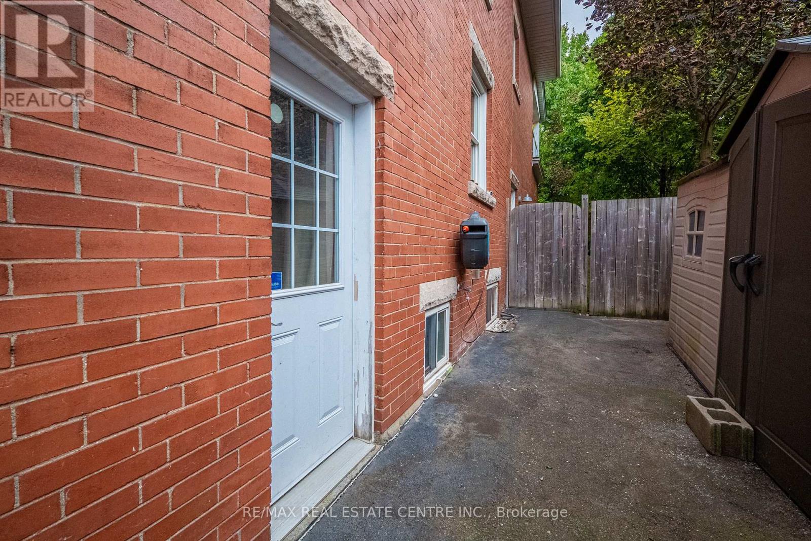 283 Plains Road W Property Photo 47