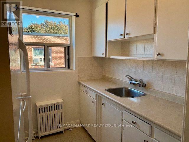 305 - 11 Anglesey Boulevard Property Photo 4