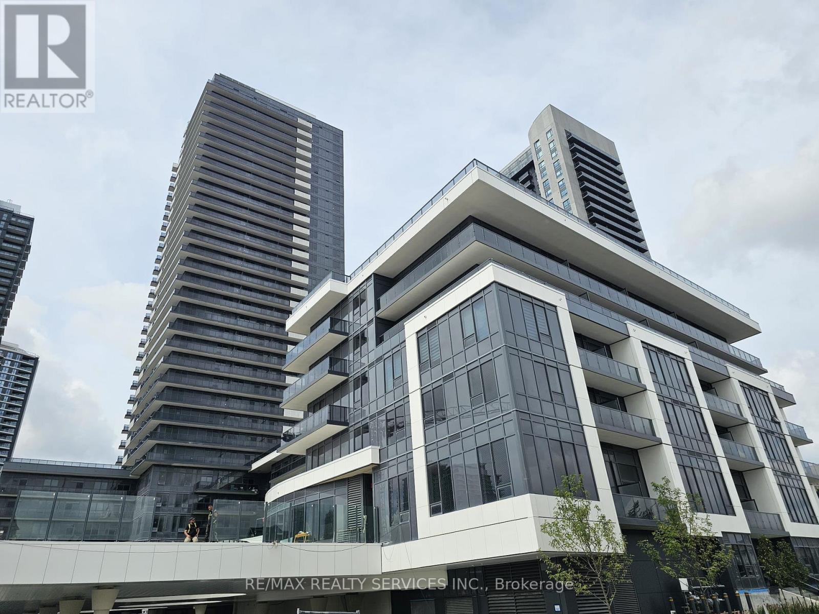 2707 - 5105 HURONTARIO STREET Property Photo 1