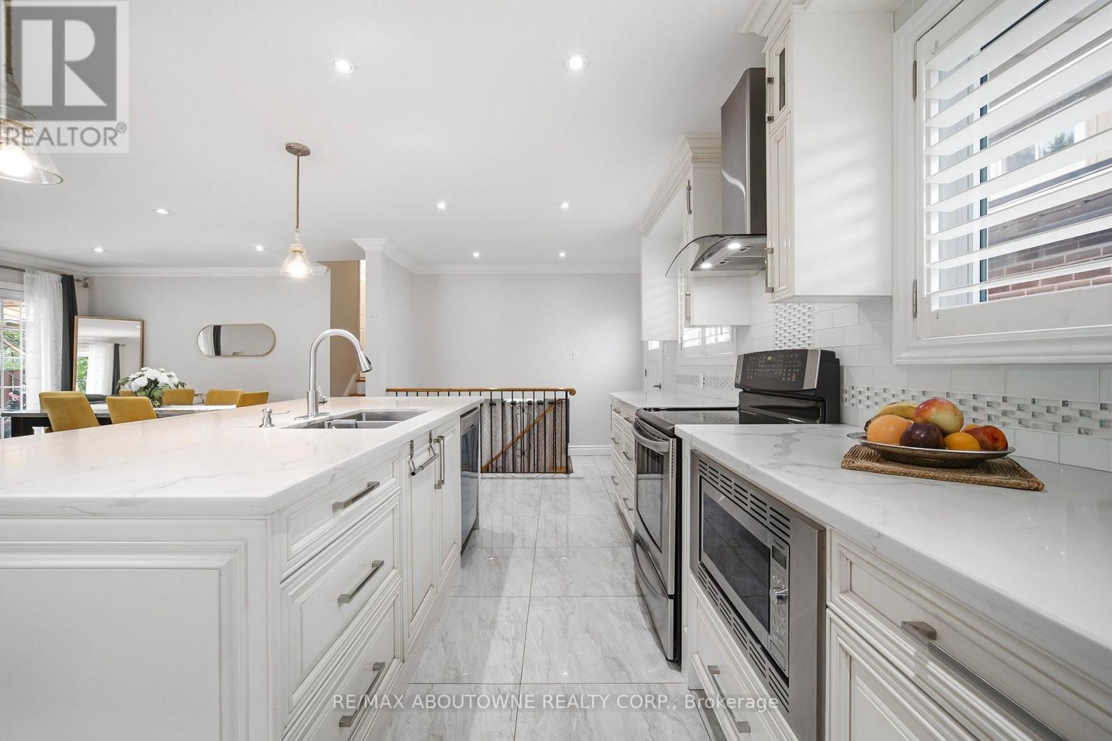 6346 Neuchatel Road Property Photo 4