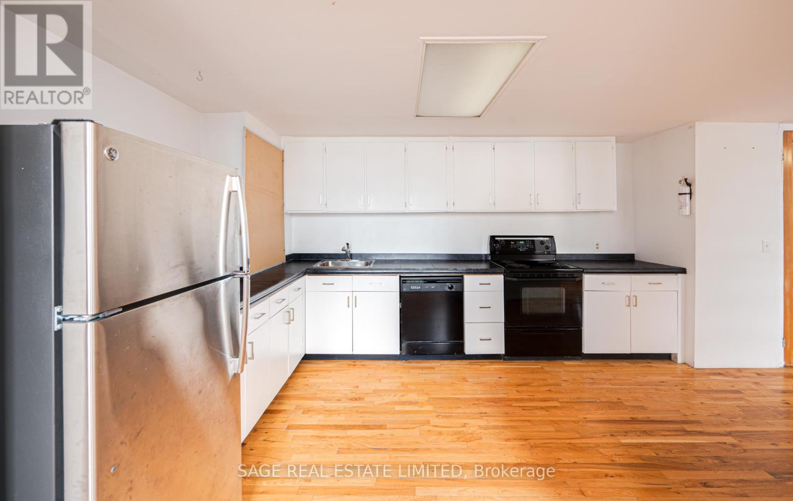 Main N - 207a Cowan Avenue Property Photo 3