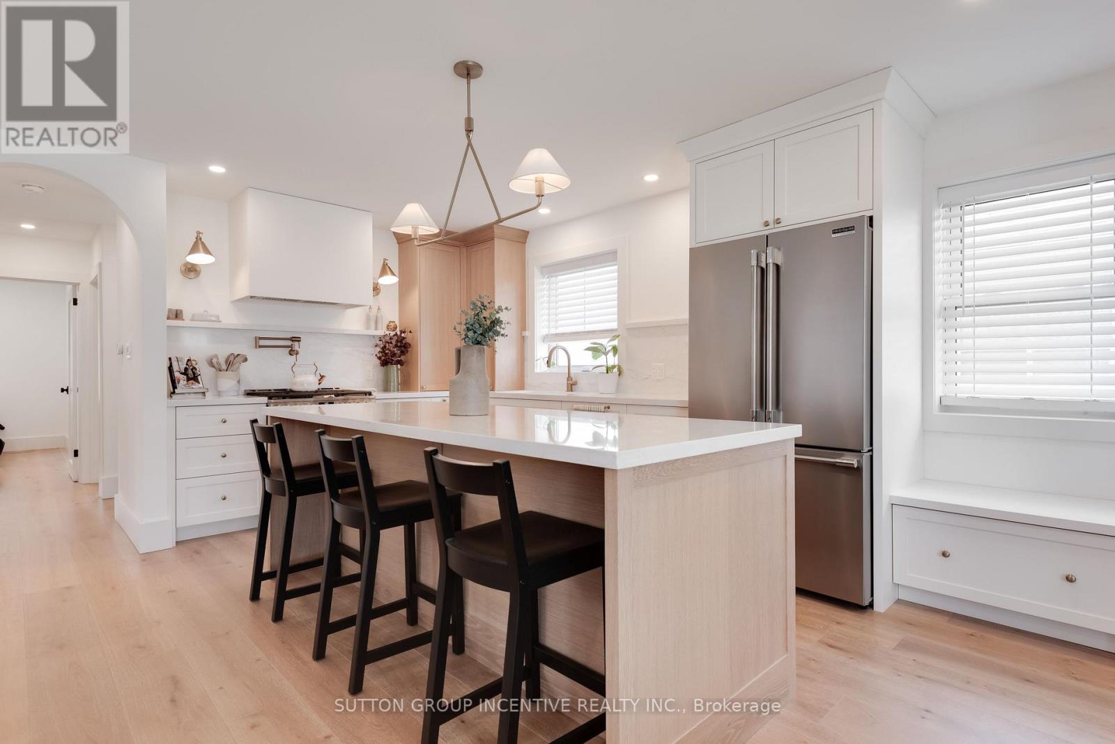 16 Robindale Avenue Property Photo 3