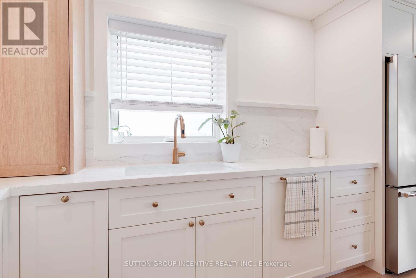 16 Robindale Avenue Property Photo 6