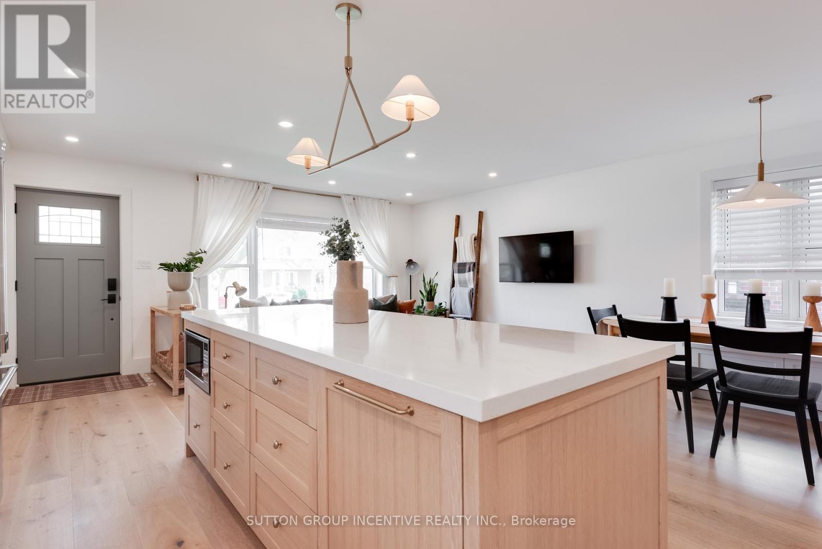 16 Robindale Avenue Property Photo 7