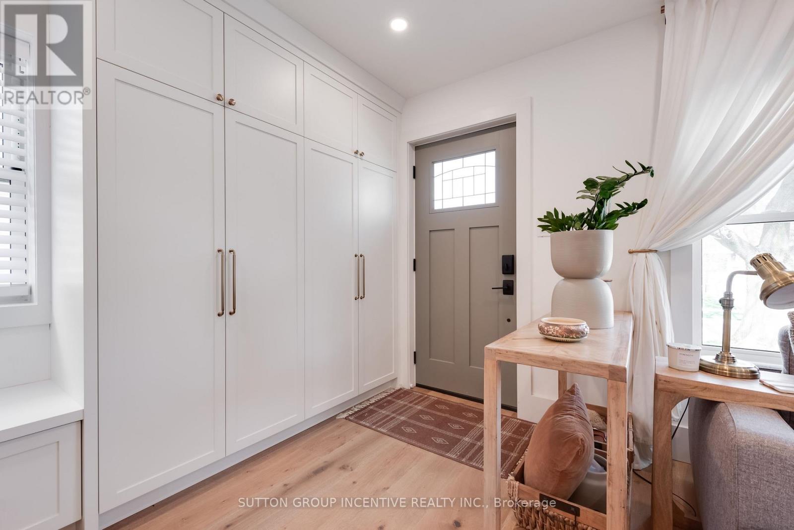 16 Robindale Avenue Property Photo 13