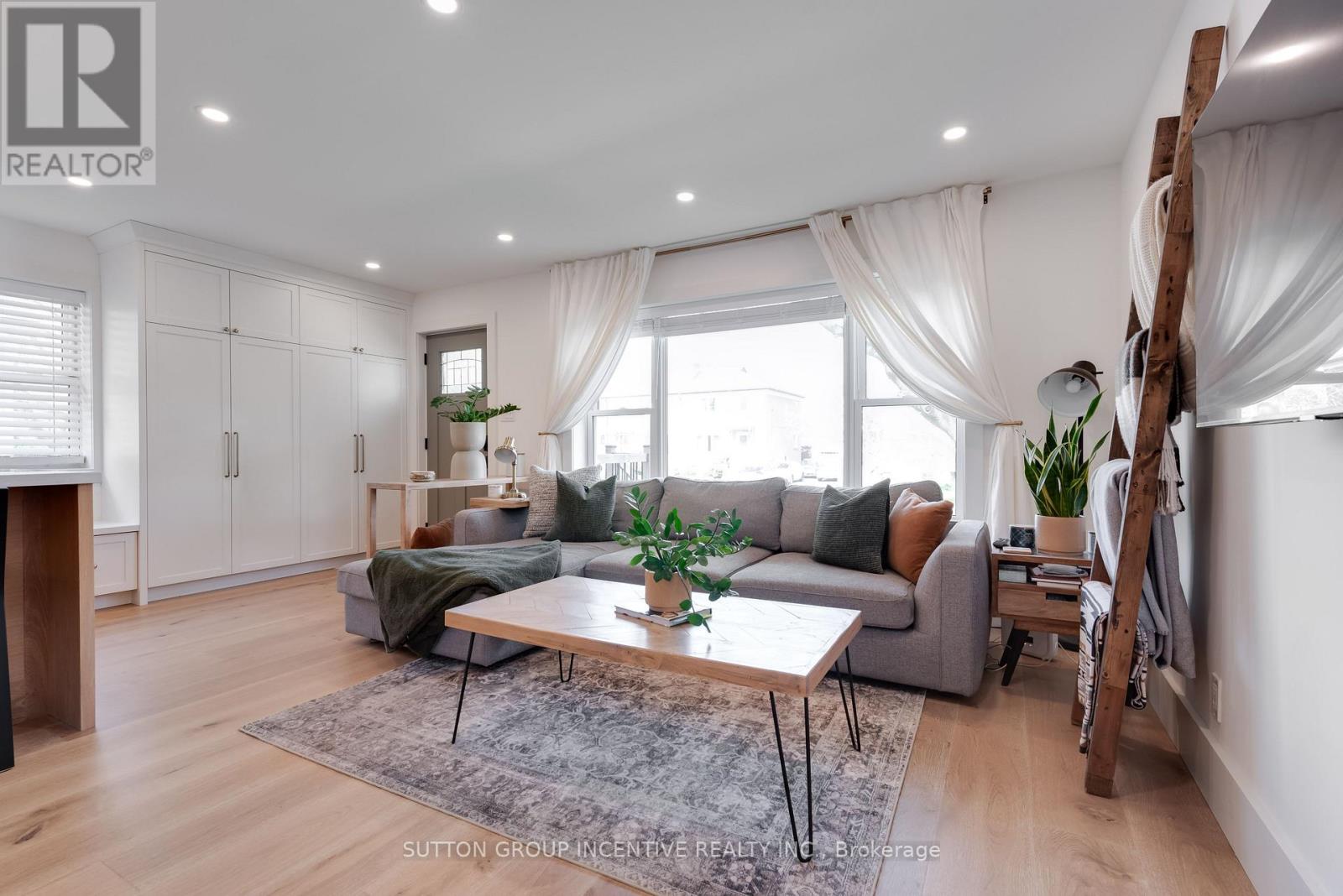 16 Robindale Avenue Property Photo 14