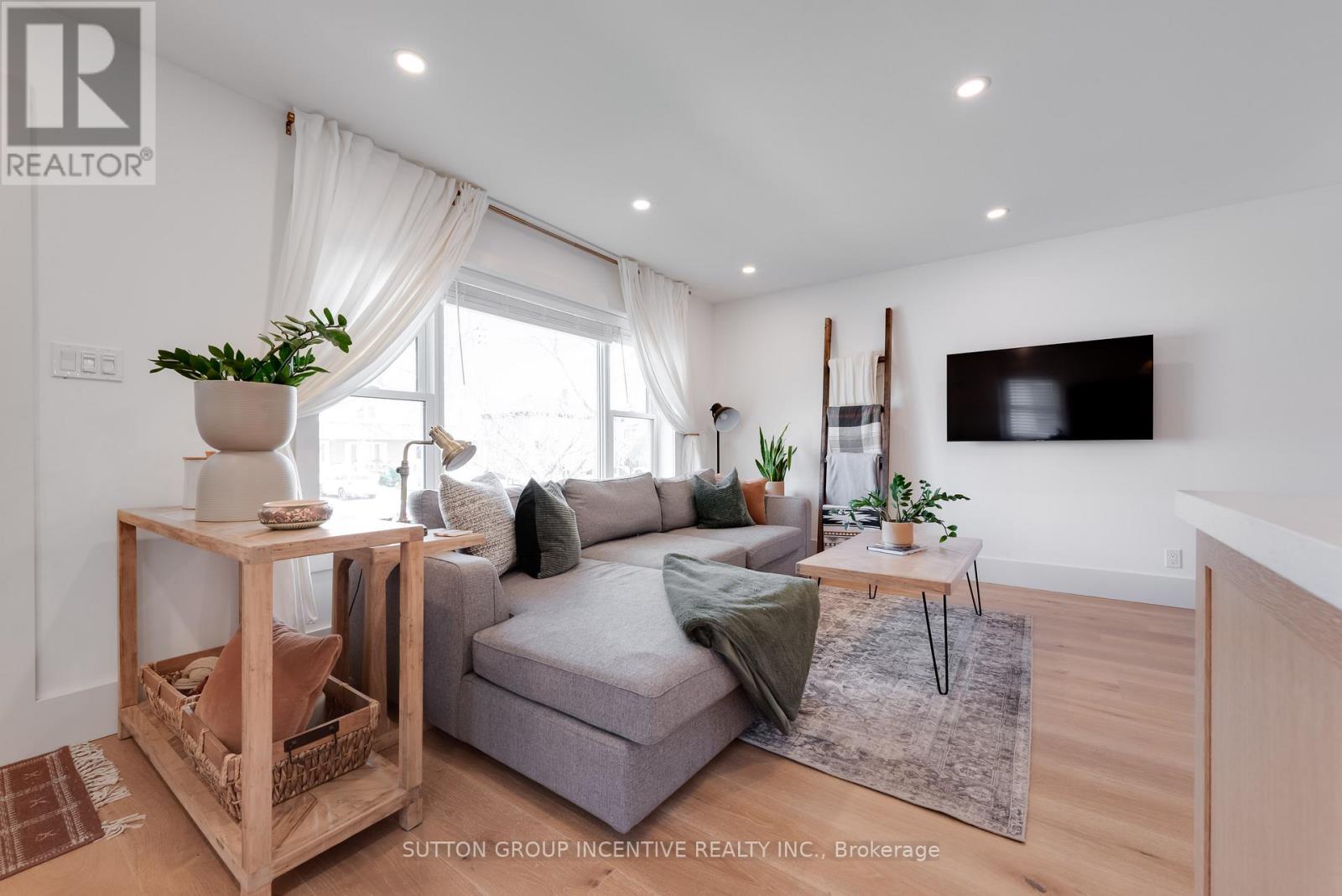 16 Robindale Avenue Property Photo 16