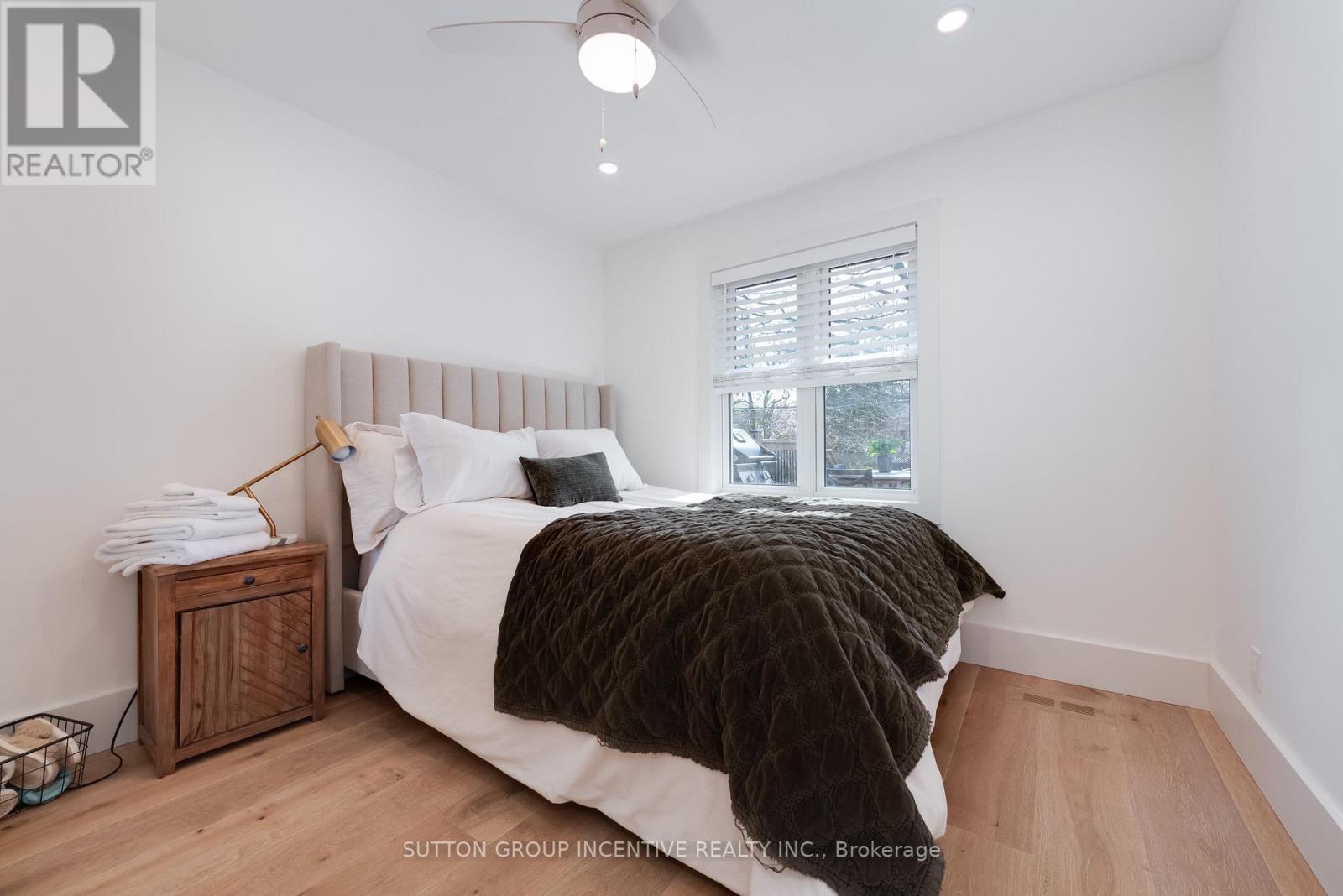 16 Robindale Avenue Property Photo 22